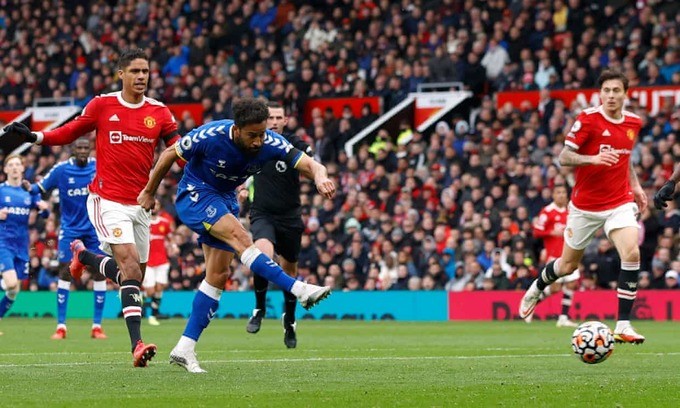 Solskjaer đang kéo lùi hàng thủ Man Utd - Bóng Đá