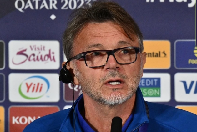 HLV Troussier chia sẻ sau trận thua Iraq (Znews) - Bóng Đá