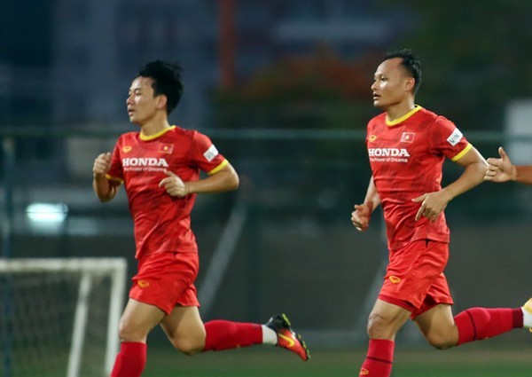 Chia tay hai cái tên chất lượng, giải pháp nào cho ĐT Việt Nam - Bóng Đá