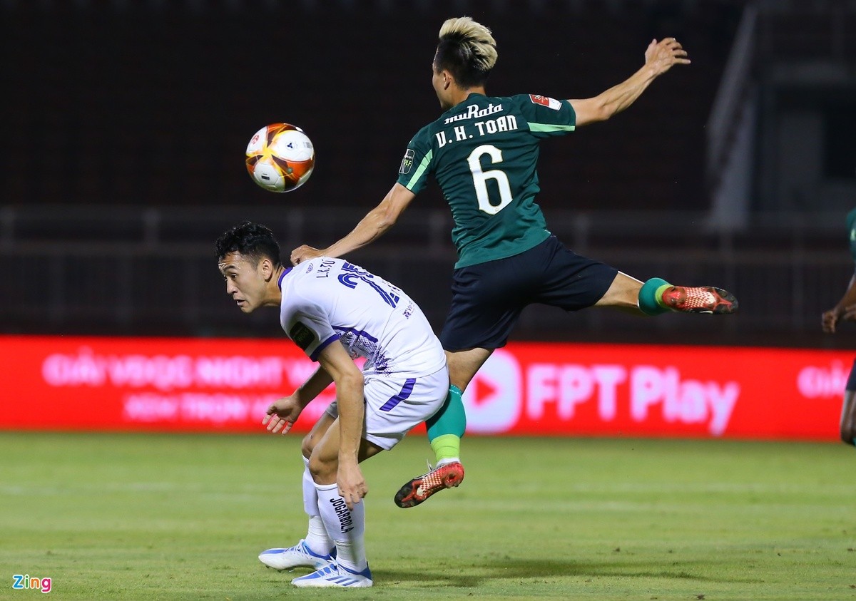 Trọng tài V.League tiếp tục bị chỉ trích - Bóng Đá
