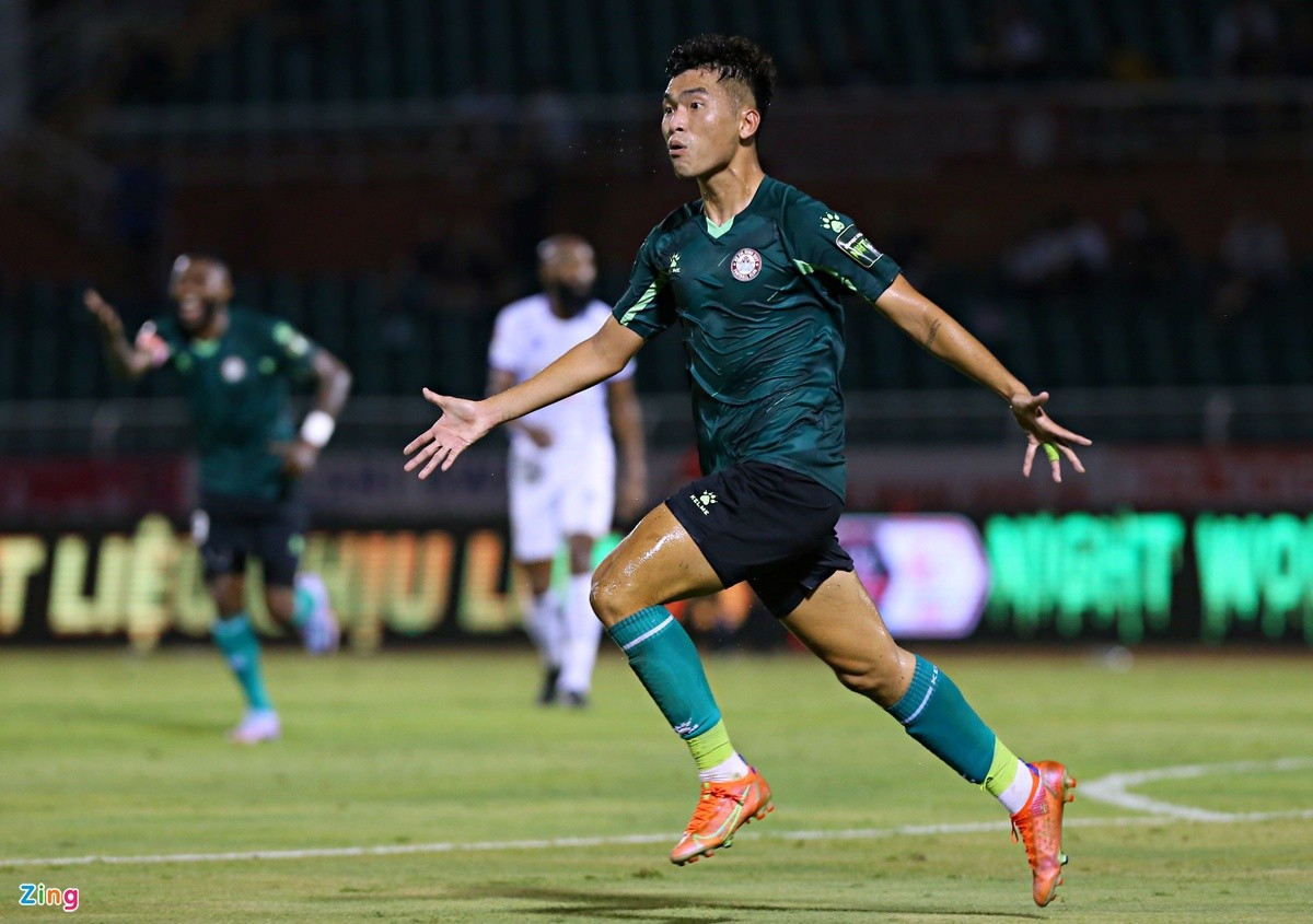 Trọng tài V.League tiếp tục bị chỉ trích - Bóng Đá