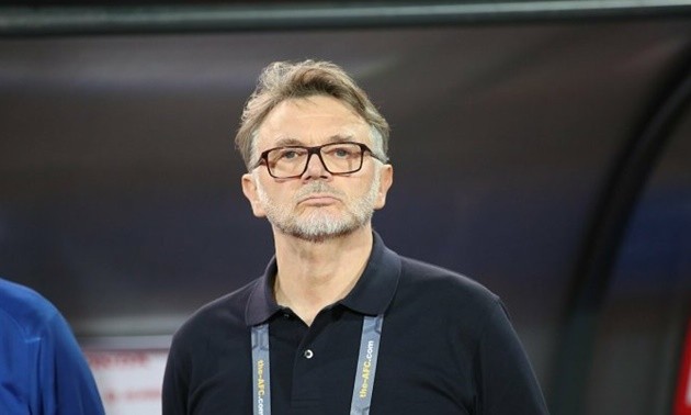 'HLV Troussier nên dũng cảm từ chức' - Bóng Đá