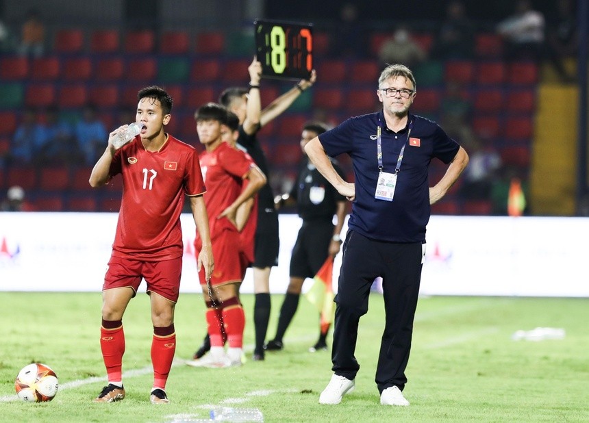 Chuyên gia đặt dấu hỏi về chiến thuật của U22 Việt Nam - Bóng Đá