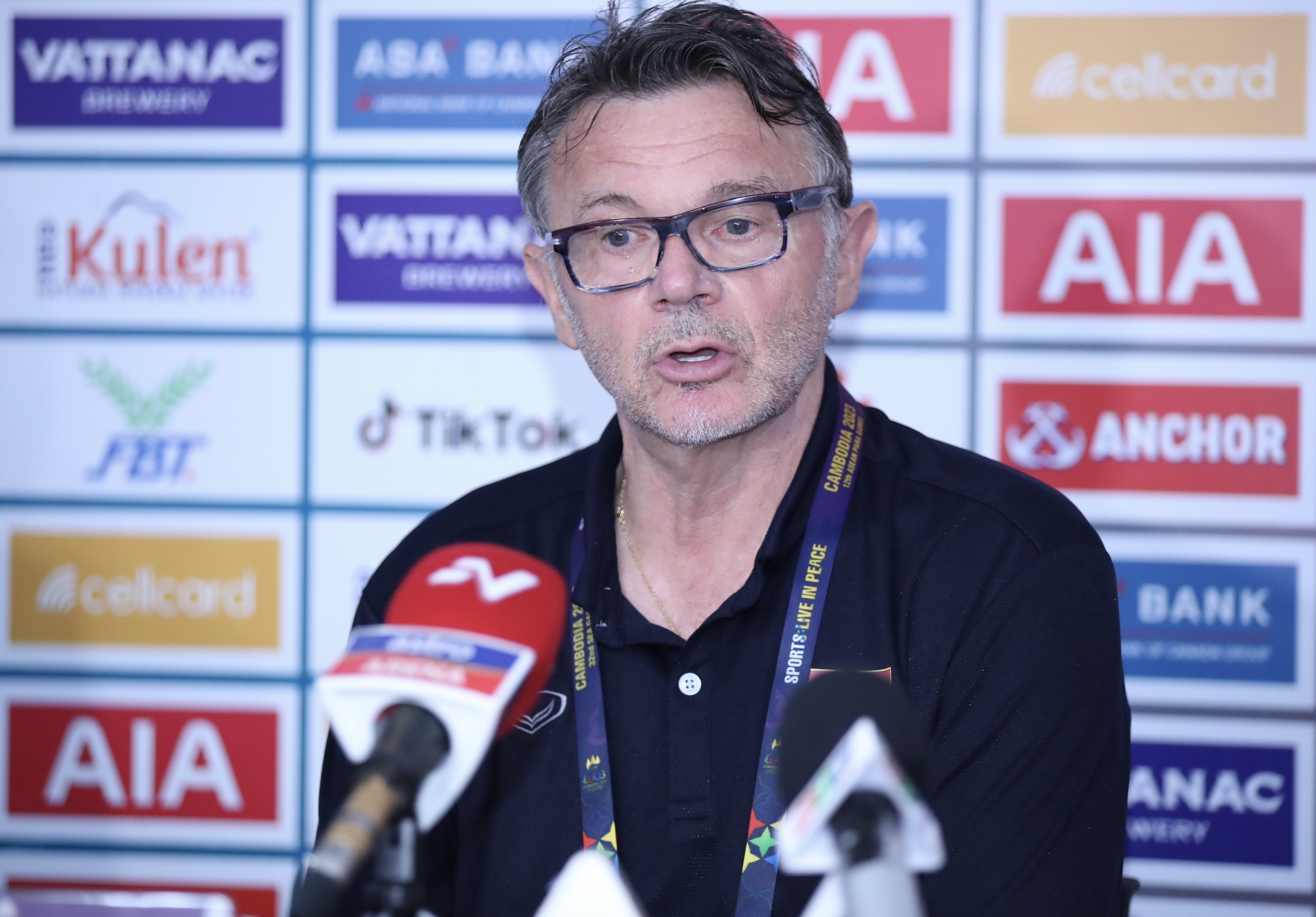 HLV Troussier: Không có đội nào vượt trội U22 Việt Nam ở SEA Games - Bóng Đá