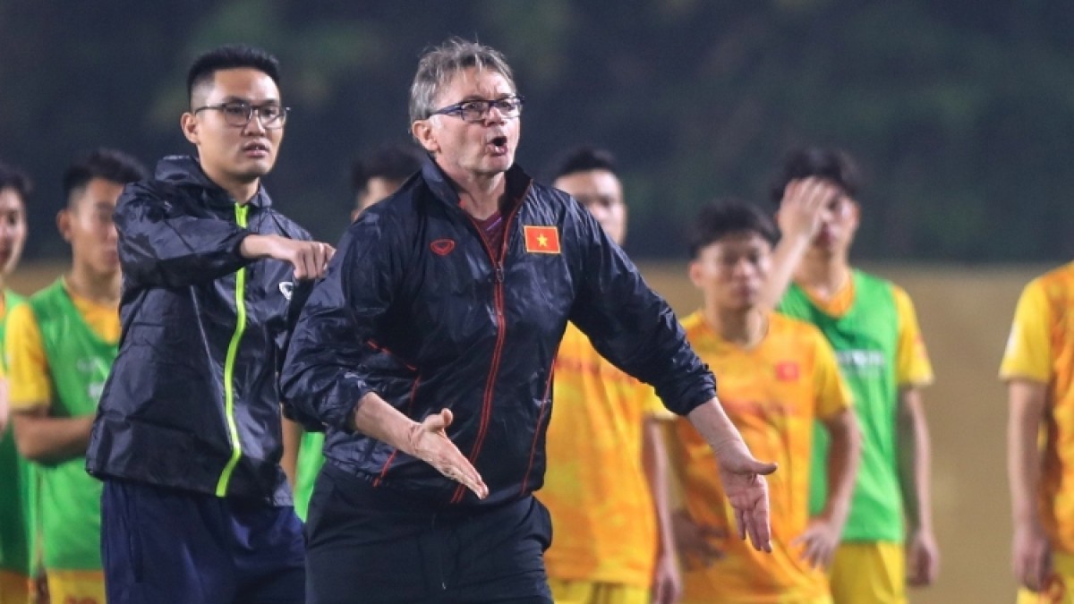 Tuyển Việt Nam: HLV Troussier có ‘chơi dao’ với Công Phượng, Quang Hải? - Bóng Đá