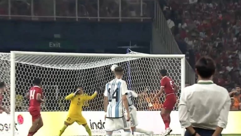 Không Messi, Argentina thắng dễ Indonesia - Bóng Đá