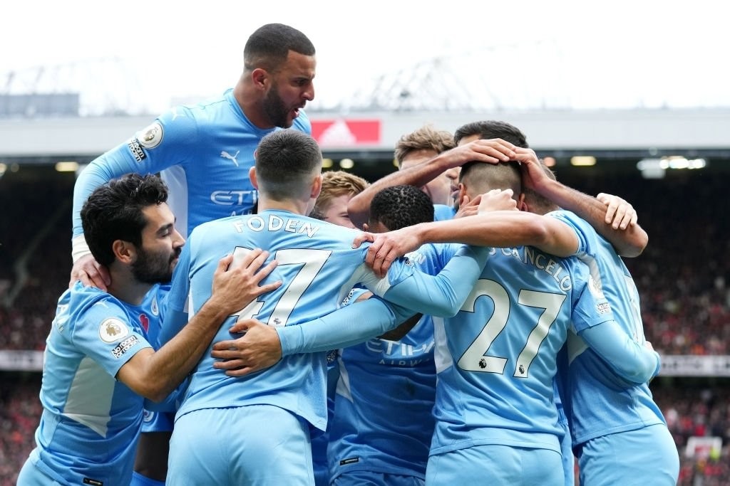 Chỉ một hình ảnh đủ thấy đẳng cấp thật sự của hàng thủ Man Utd - Bóng Đá