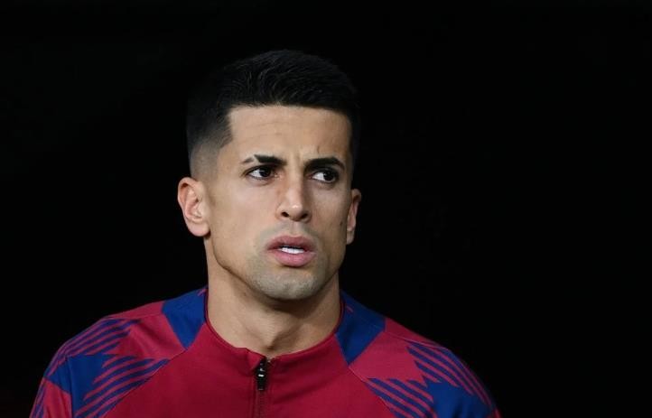 Cancelo on De Jong - Bóng Đá
