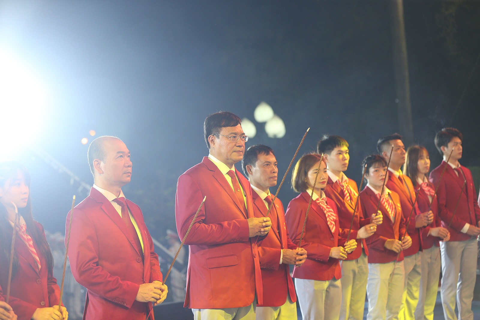 Tưng bừng Lễ xuất quân đoàn TTVN dự SEA Games 32 - Bóng Đá