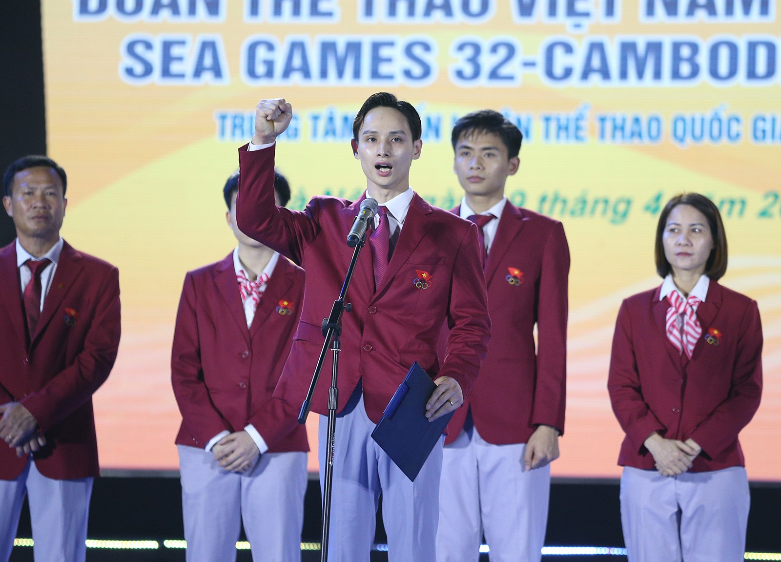 Tưng bừng Lễ xuất quân đoàn TTVN dự SEA Games 32 - Bóng Đá