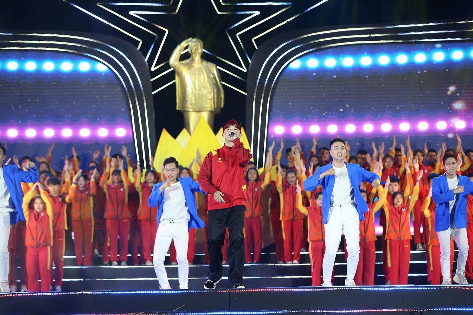 Tưng bừng Lễ xuất quân đoàn TTVN dự SEA Games 32 - Bóng Đá