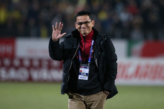 4 HLV châu Âu muốn dẫn dắt ĐT Việt Nam; Kiatisuk và Popov nói về khả năng thay ông Troussier - Bóng Đá