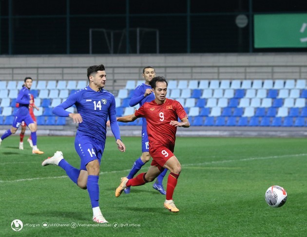 CĐV ĐNÁ gọi tên thầy Park; Báo Uzbekistan: Thắng Việt Nam quá dễ dàng - Bóng Đá