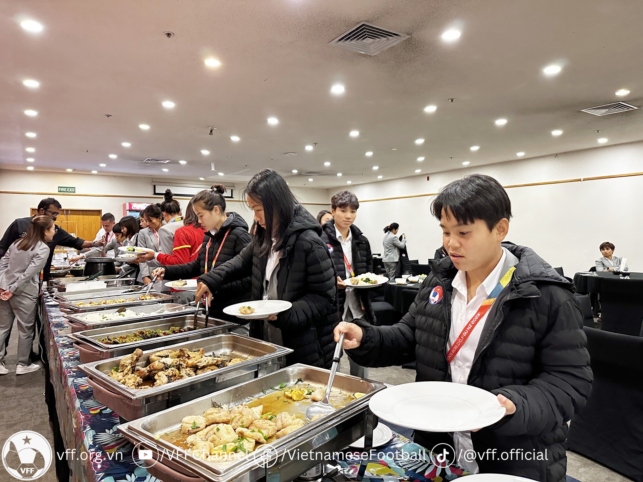 Tuyển nữ Việt Nam luyện chiêu tủ, quyết 'xé lưới' Bồ Đào Nha - Bóng Đá