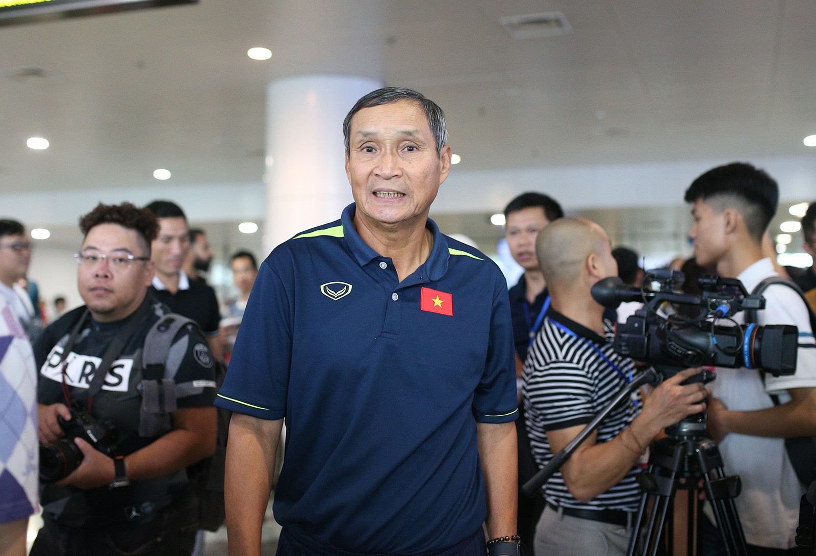 Tuyển nữ Việt Nam rộn ràng về nước sau kỳ World Cup lịch sử - Bóng Đá