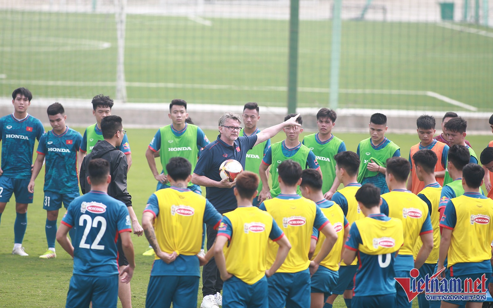 HLV Philippe Troussier và 'thông điệp nóng' với tuyển Việt Nam - Bóng Đá