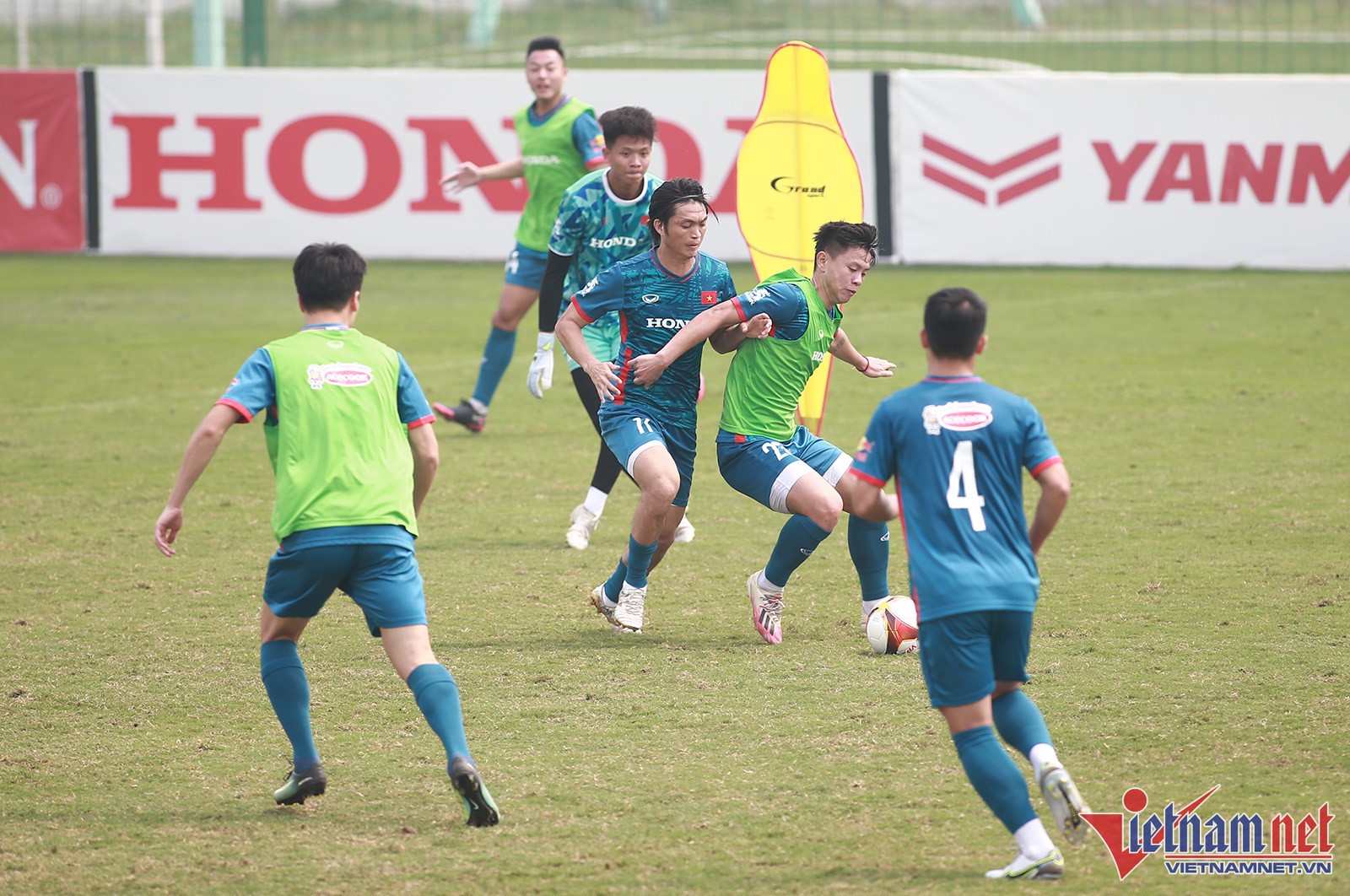 BLV Quang Tùng: Khó kỳ vọng ở Quang Hải, Công Phượng - Bóng Đá