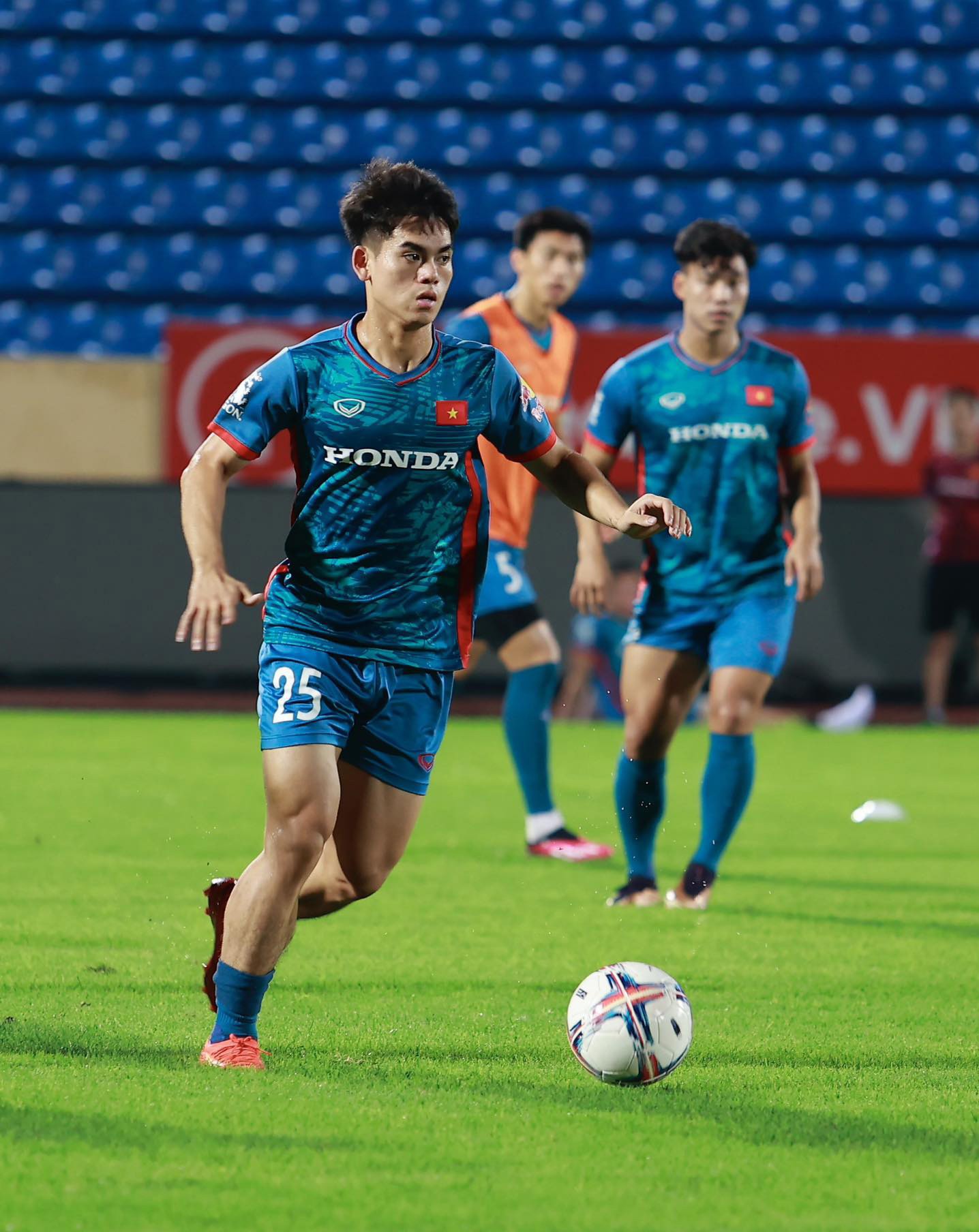 Công Phượng, Văn Toàn háo hức chờ 'xé lưới' Syria - Bóng Đá