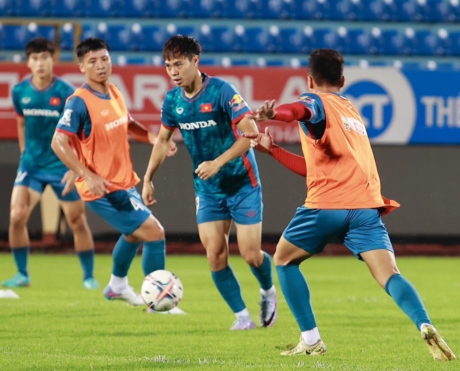 Công Phượng, Văn Toàn háo hức chờ 'xé lưới' Syria - Bóng Đá