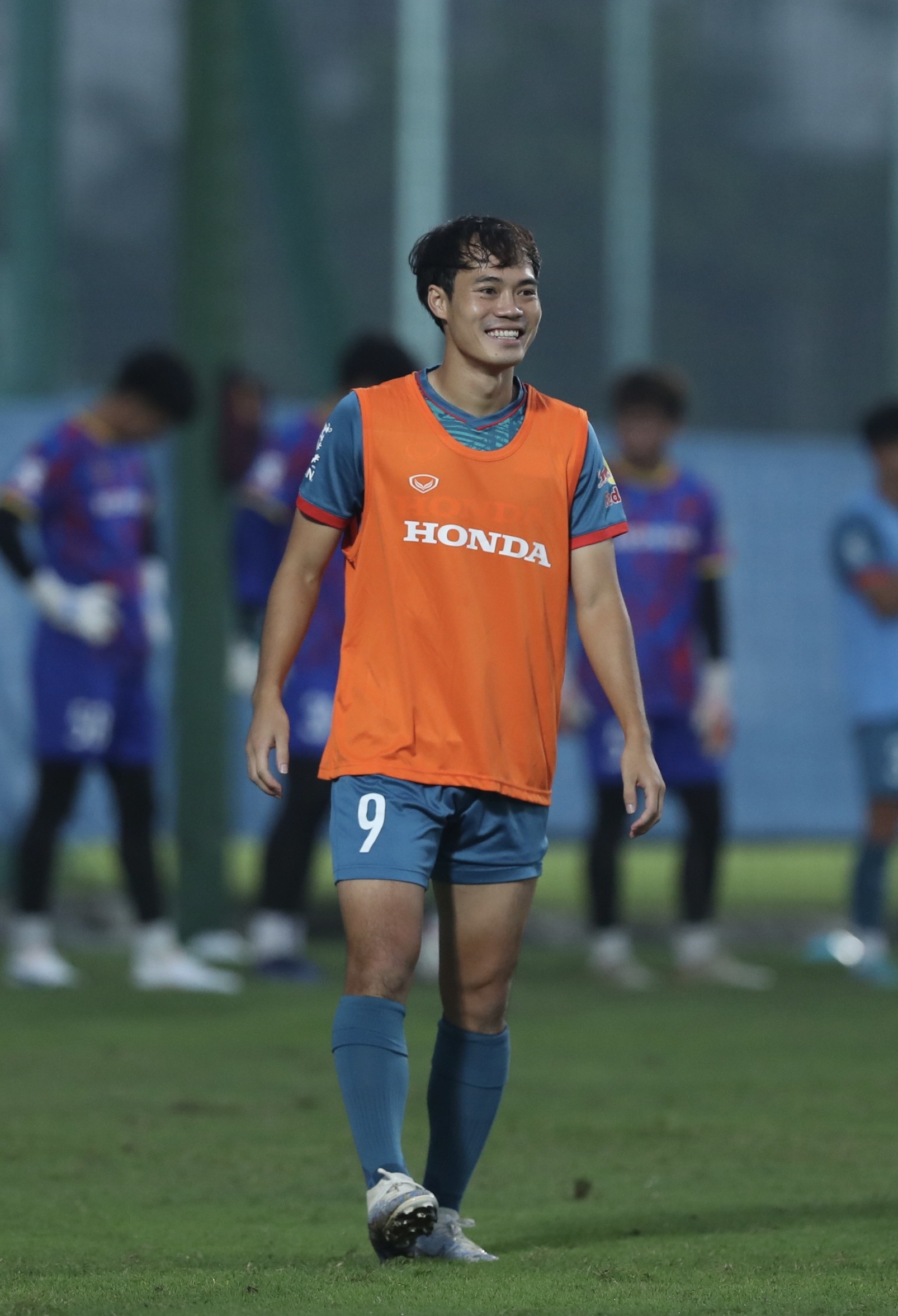 Văn Toàn bị HLV Philippe Troussier nhắc nhở - Bóng Đá