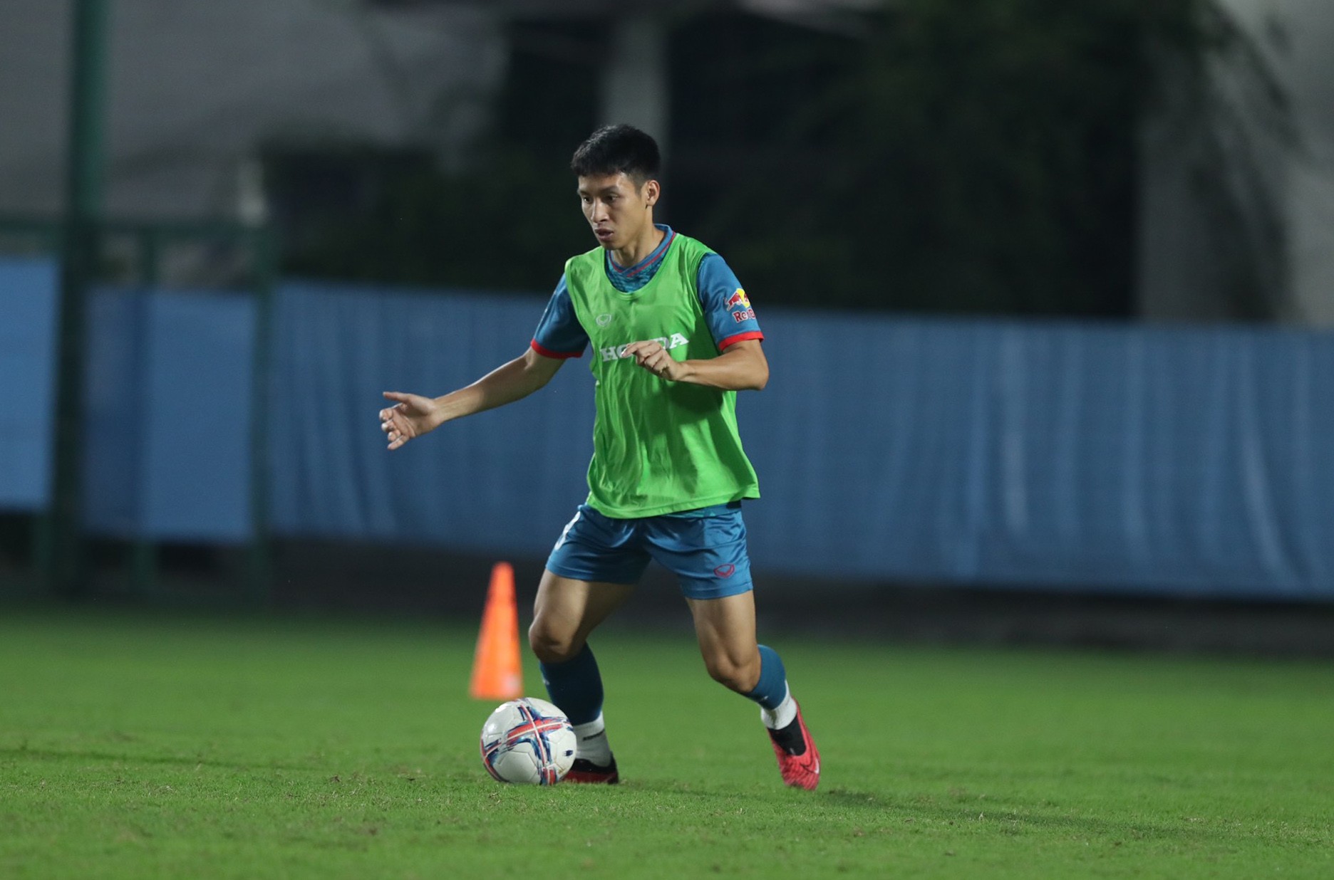 Văn Toàn bị HLV Philippe Troussier nhắc nhở - Bóng Đá