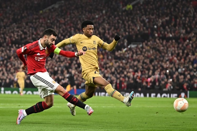 Vẻ ngoài hào nhoáng che đậy sự yếu đuối của Barca - Bóng Đá