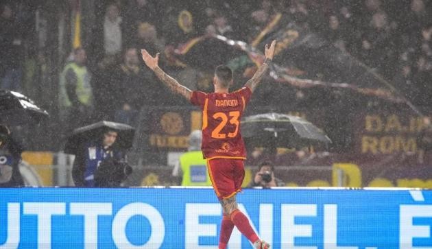 Ngược dòng hạ Roma, Inter 'cô đơn' trên đỉnh - Bóng Đá