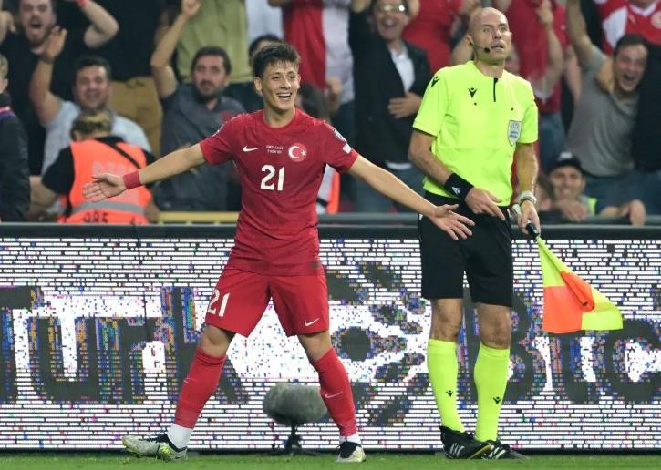 Tại sao Arda Guler chọn Real thay vì Barca? - Bóng Đá