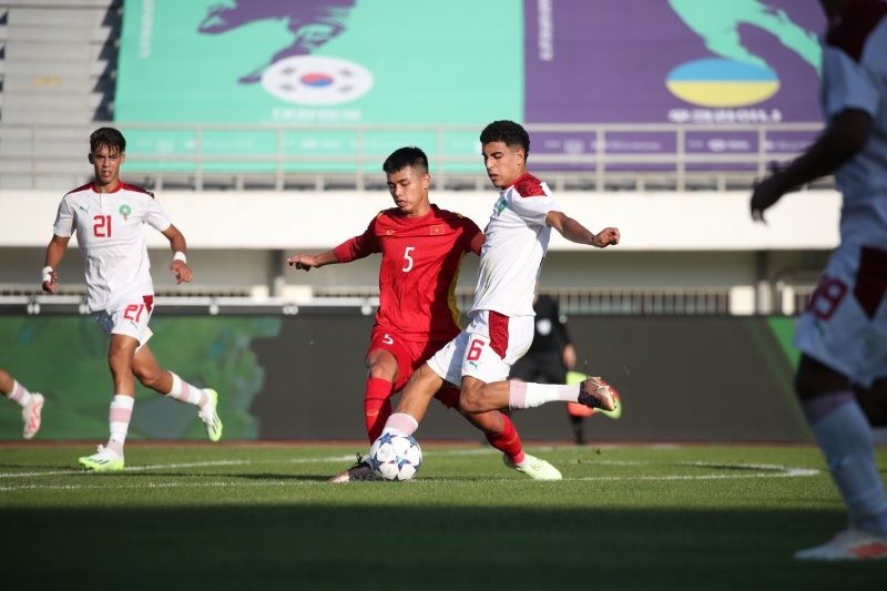 U18 Việt Nam thua đậm ngày ra quân trên đất Hàn Quốc - Bóng Đá
