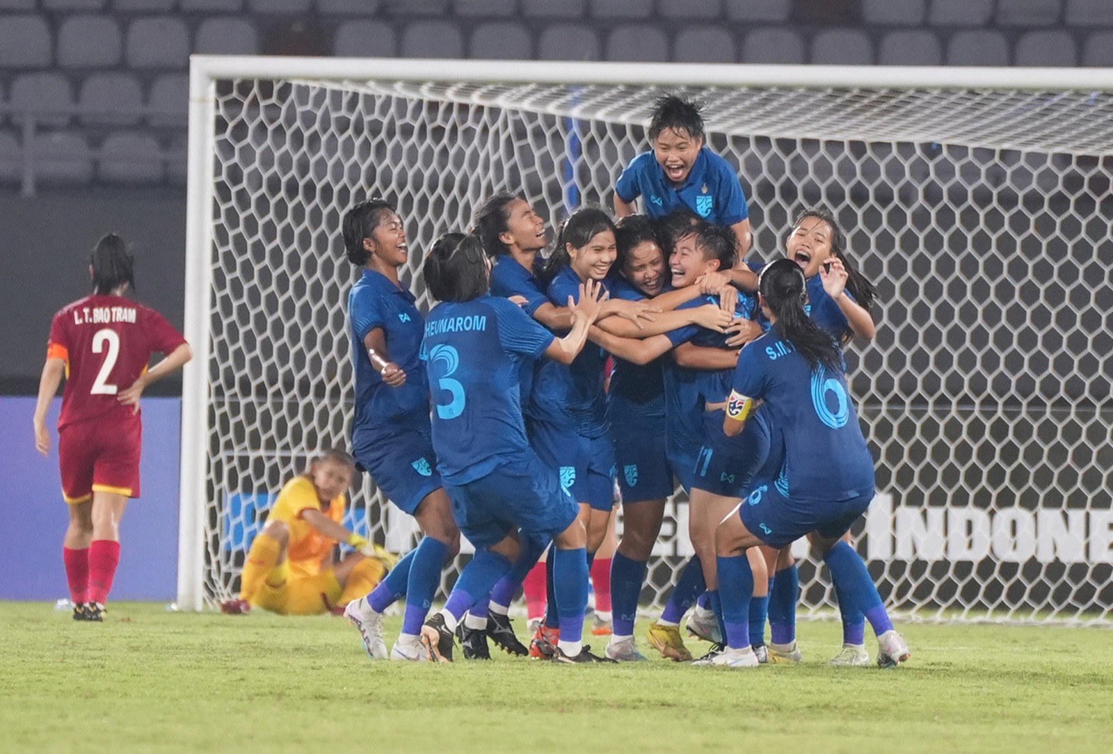 Thua Thái Lan, U19 nữ Việt Nam về nhì Đông Nam Á - Bóng Đá