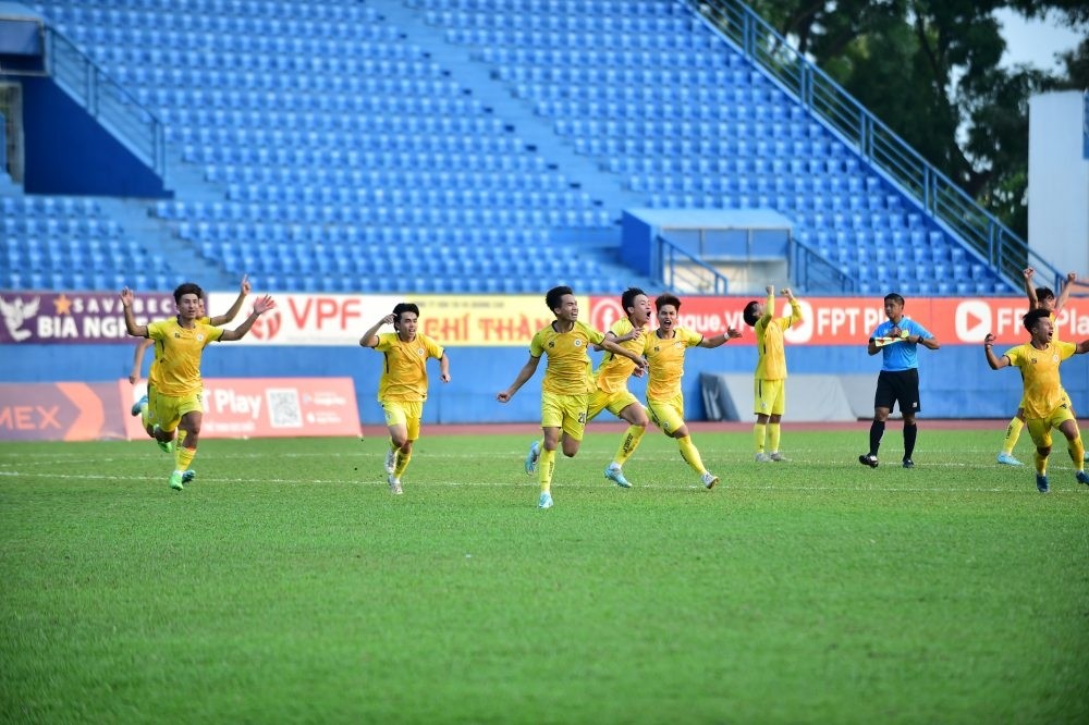 Hà Nội hạ SLNA sau 10 lượt sút penalty, Công Phương khiến HAGL khóc hận  - Bóng Đá