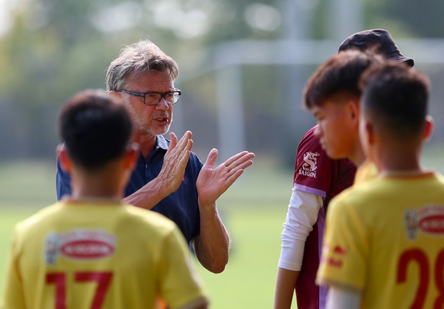U22 Việt Nam: Bốn cái tên nào sẽ bị HLV Troussier loại giờ chót? - Bóng Đá