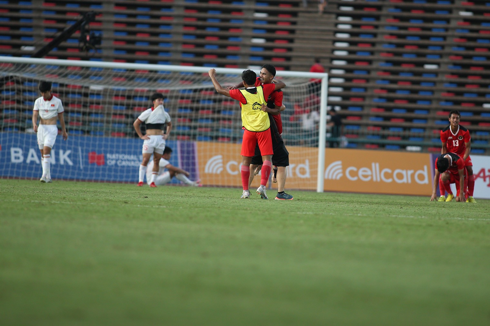 Cầu thủ U22 Việt Nam khóc nức nở sau trận thua - Bóng Đá