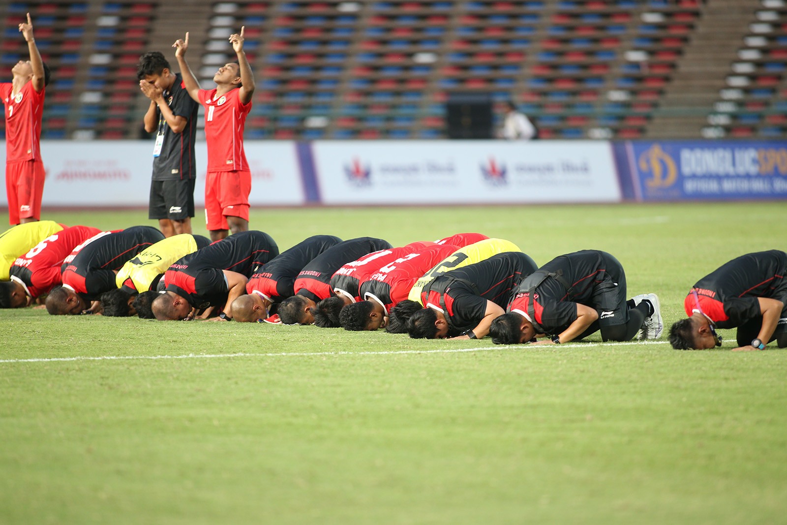 Cầu thủ U22 Việt Nam khóc nức nở sau trận thua - Bóng Đá