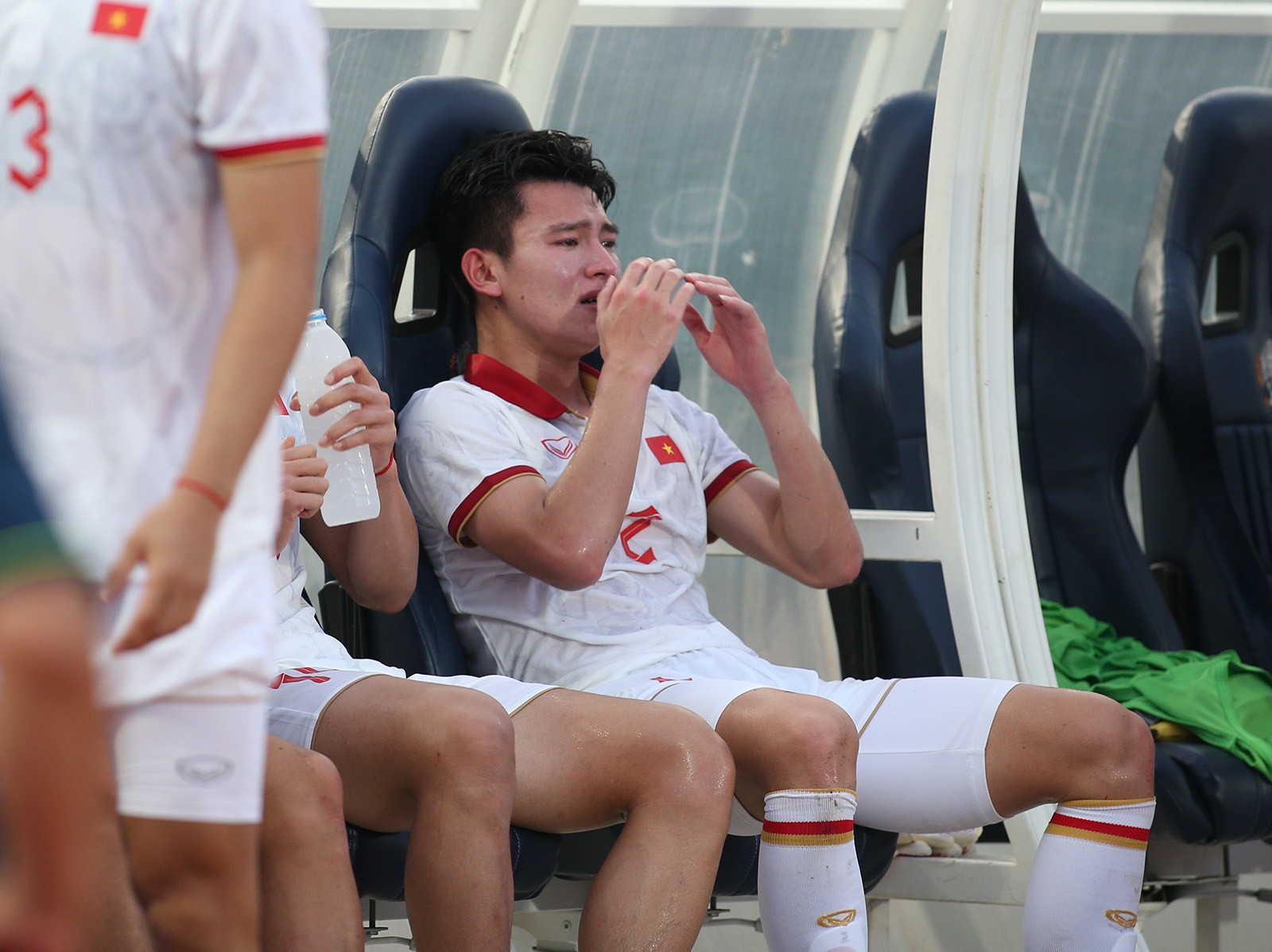Cầu thủ U22 Việt Nam khóc nức nở sau trận thua - Bóng Đá