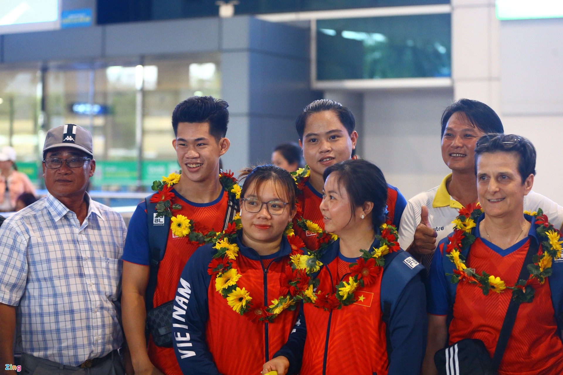 U22 Việt Nam chia đôi tâm trạng ngày về nước - Bóng Đá