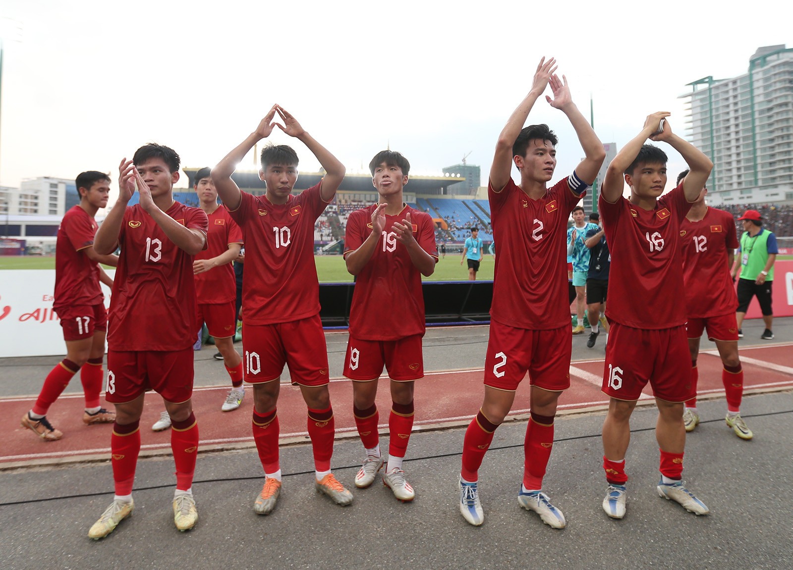 U22 Việt Nam tri ân người hâm mộ trong ngày chia tay SEA Games - Bóng Đá