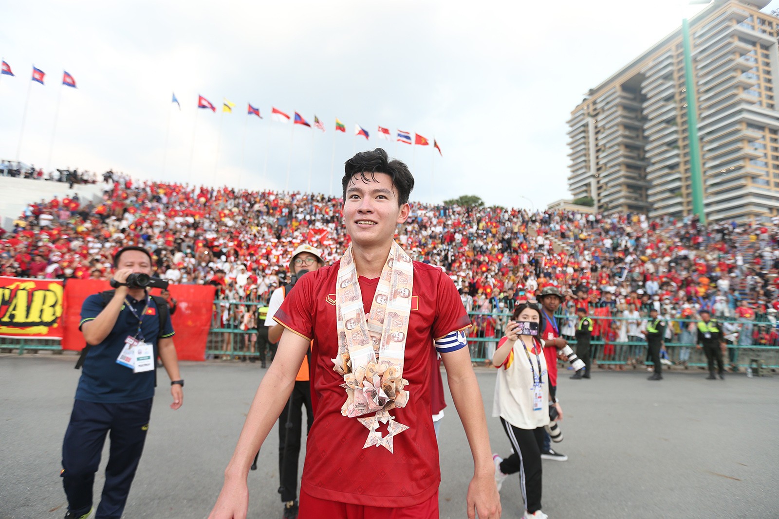 U22 Việt Nam tri ân người hâm mộ trong ngày chia tay SEA Games - Bóng Đá