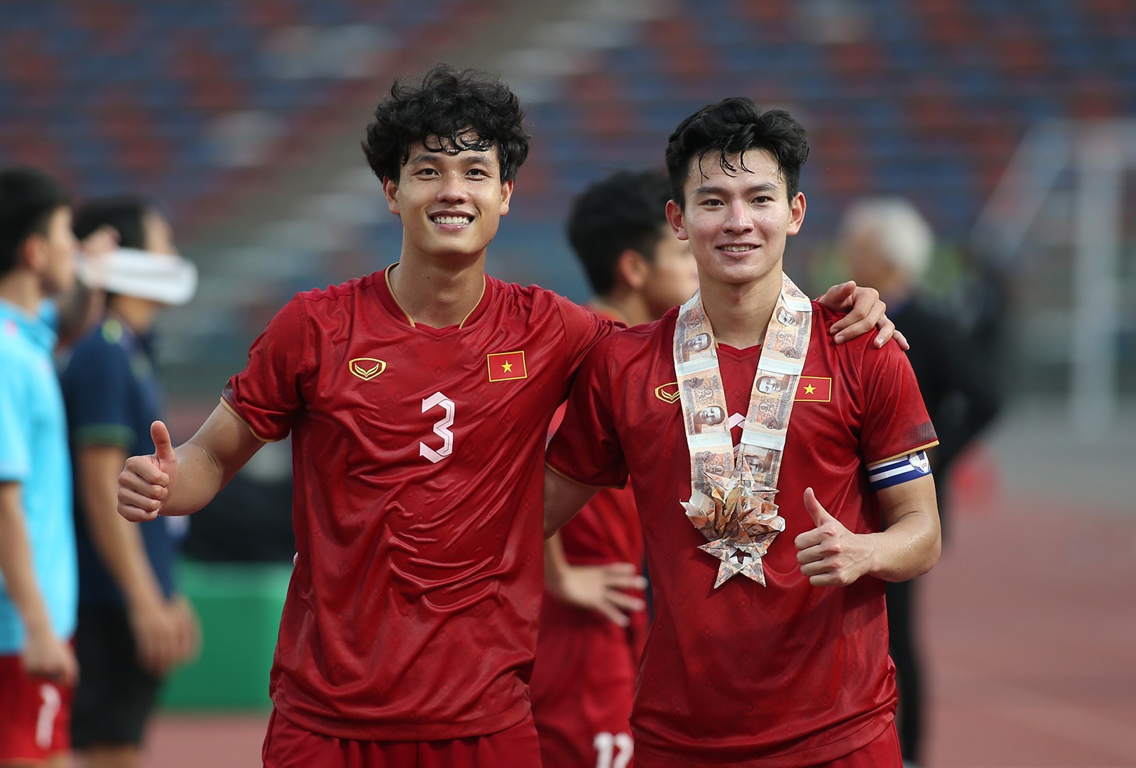 U22 Việt Nam tri ân người hâm mộ trong ngày chia tay SEA Games - Bóng Đá