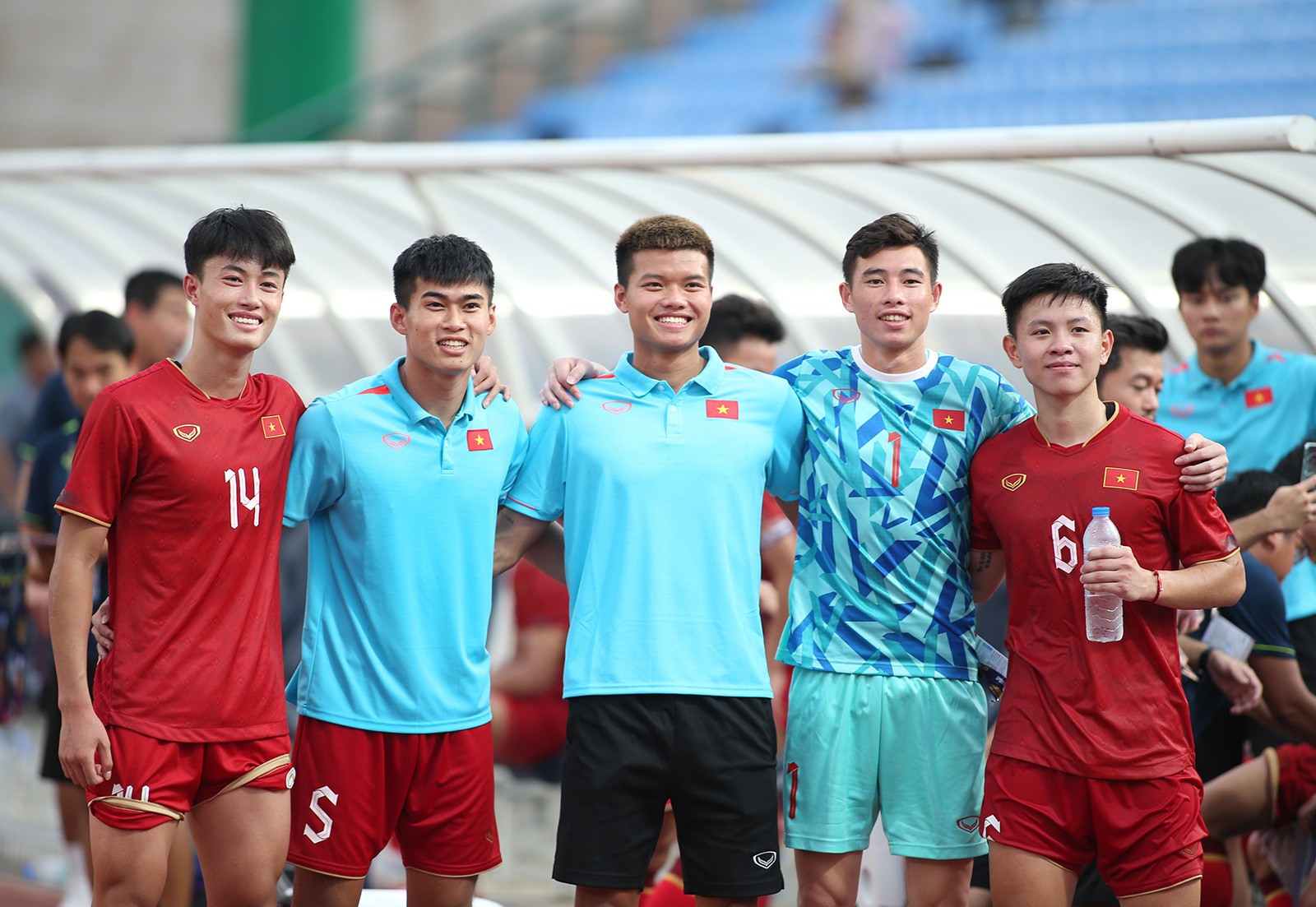 U22 Việt Nam tri ân người hâm mộ trong ngày chia tay SEA Games - Bóng Đá