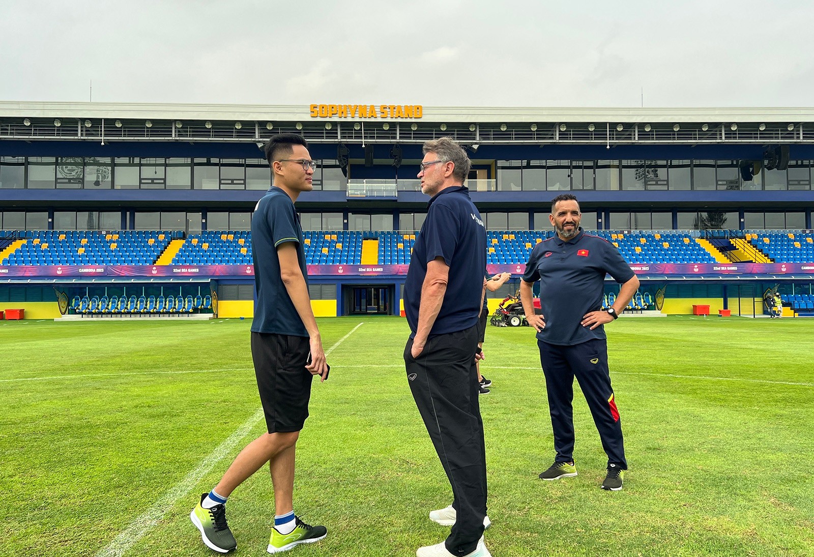 U22 Việt Nam rộn tiếng cười, hứng khởi chờ đấu Lào - Bóng Đá