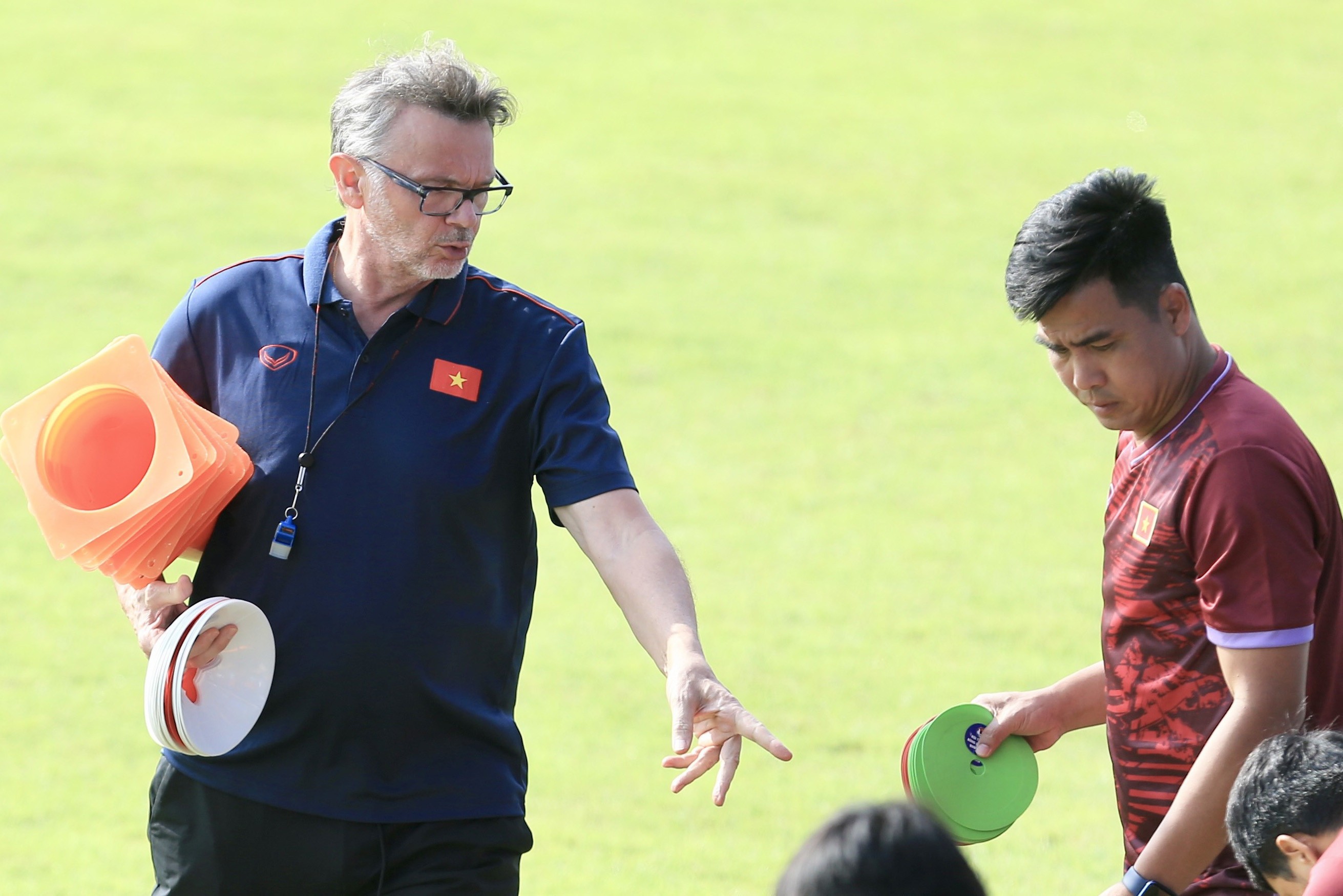 U22 Việt Nam rộn tiếng cười, hứng khởi chờ đấu Lào - Bóng Đá