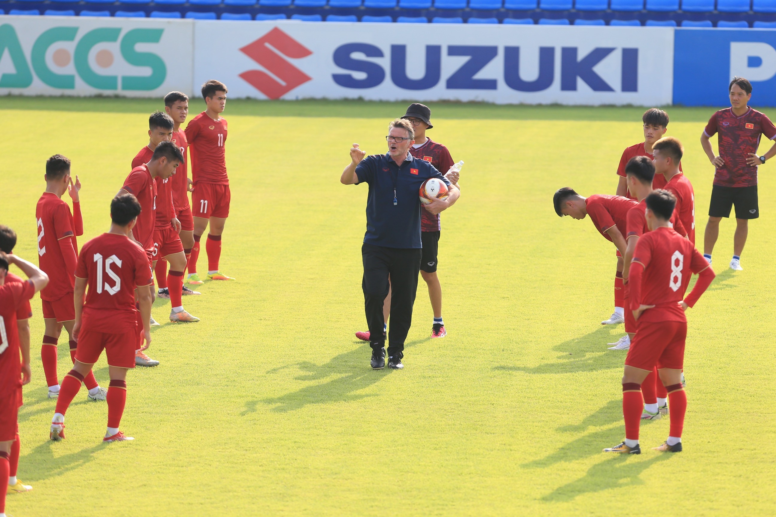 U22 Việt Nam rộn tiếng cười, hứng khởi chờ đấu Lào - Bóng Đá