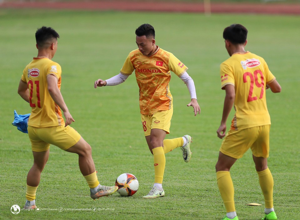 U22 Việt Nam nhọc nhằn dưới cái nóng 40 độ C ở Campuchia - Bóng Đá