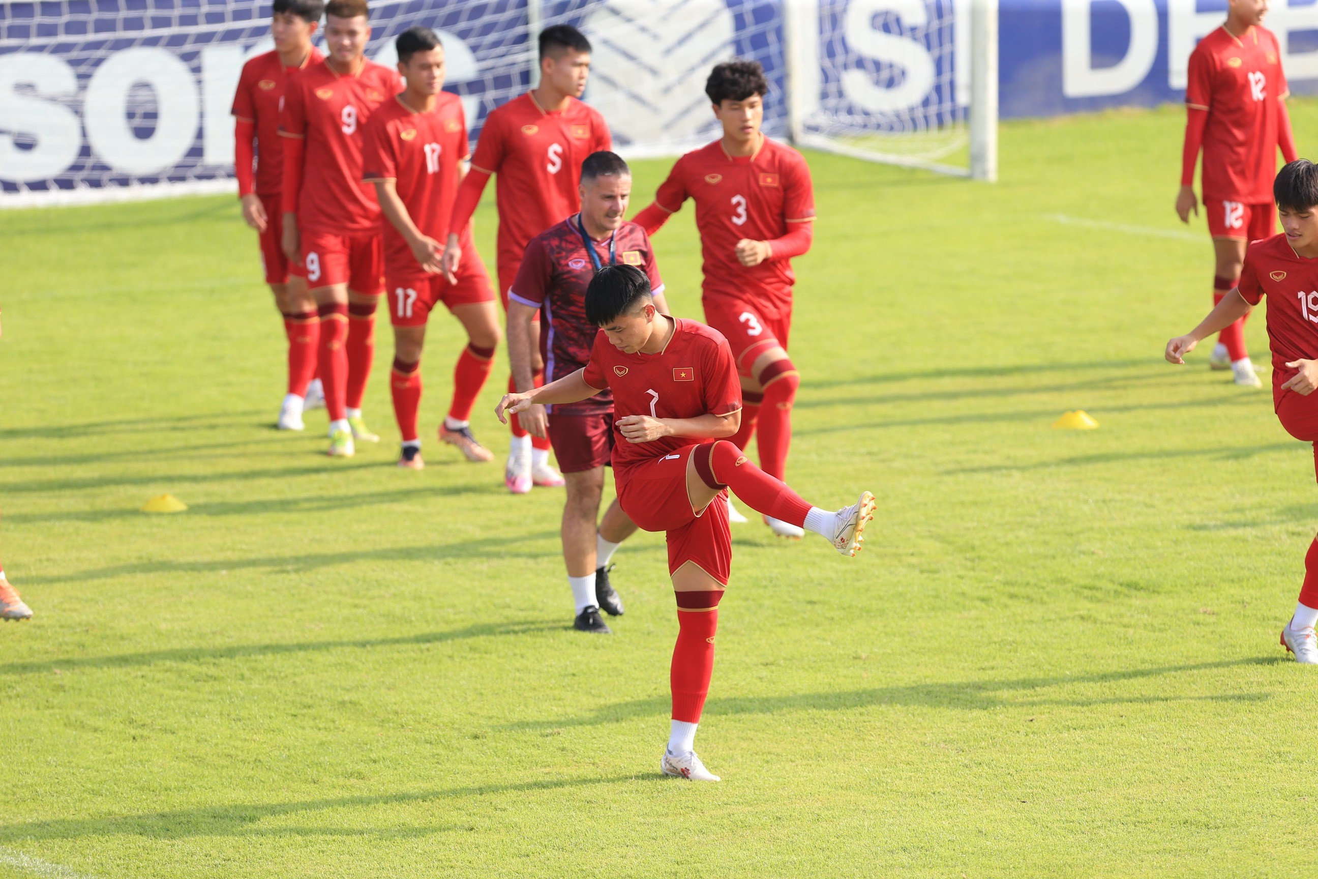 U22 Việt Nam rộn tiếng cười, hứng khởi chờ đấu Lào - Bóng Đá