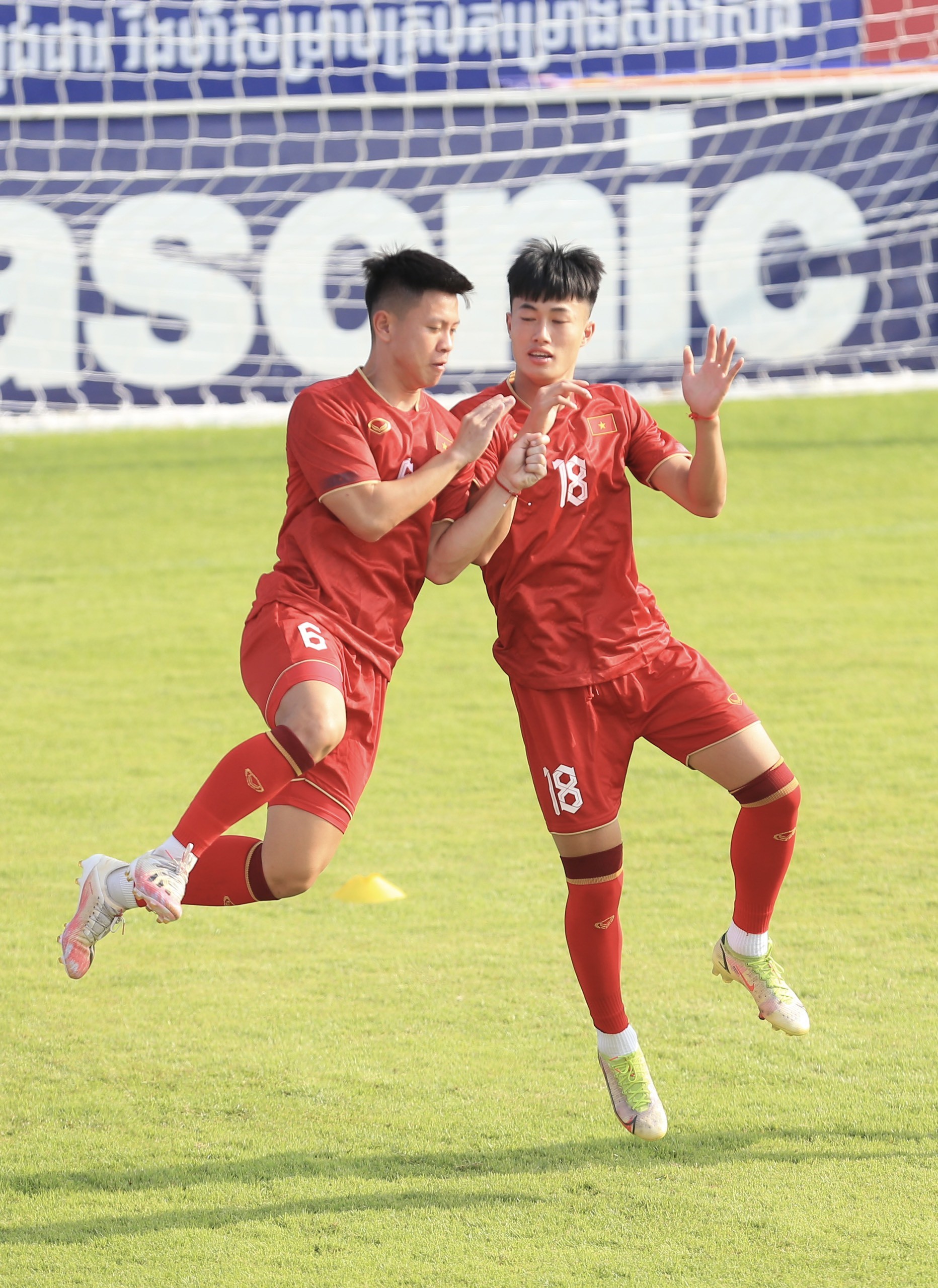 U22 Việt Nam rộn tiếng cười, hứng khởi chờ đấu Lào - Bóng Đá