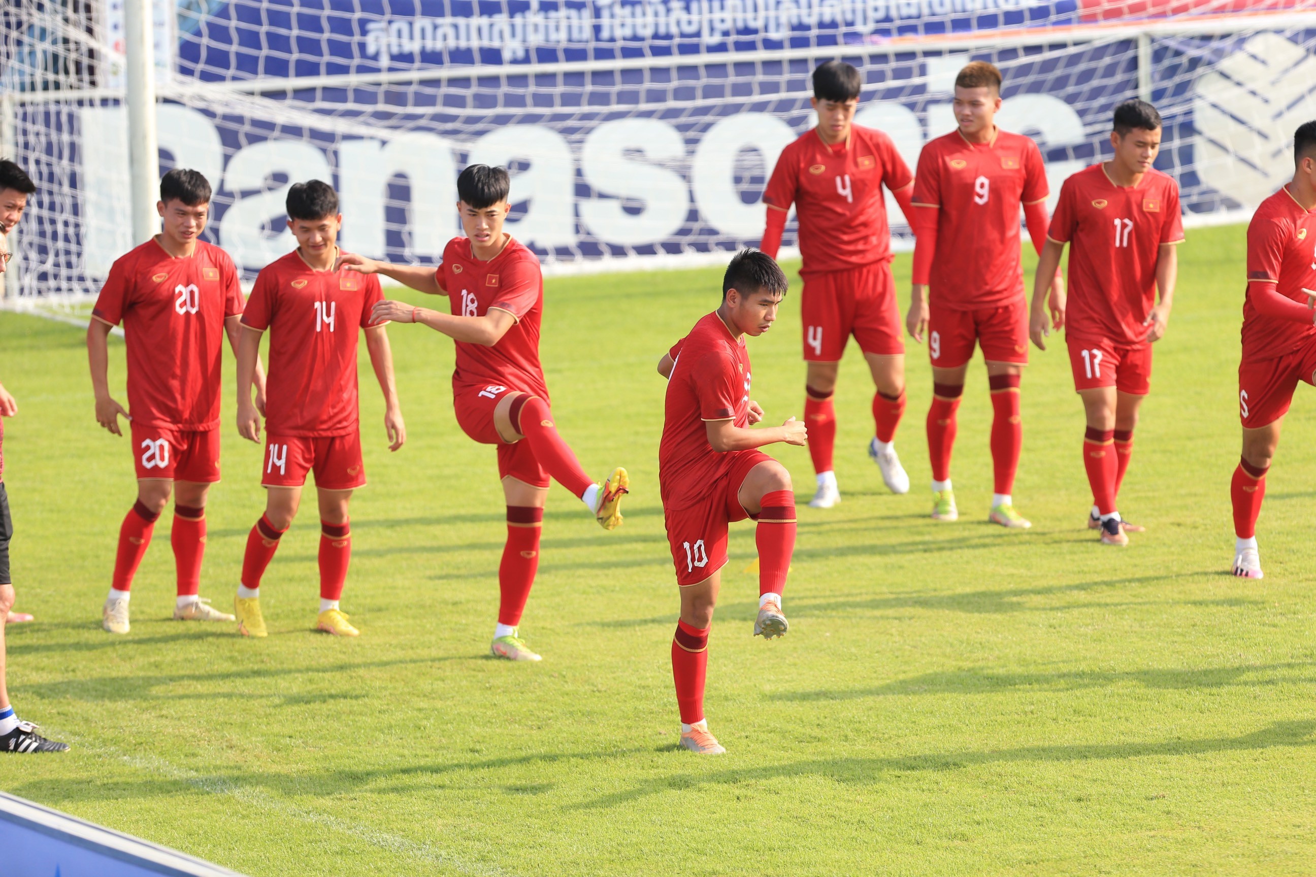 U22 Việt Nam rộn tiếng cười, hứng khởi chờ đấu Lào - Bóng Đá