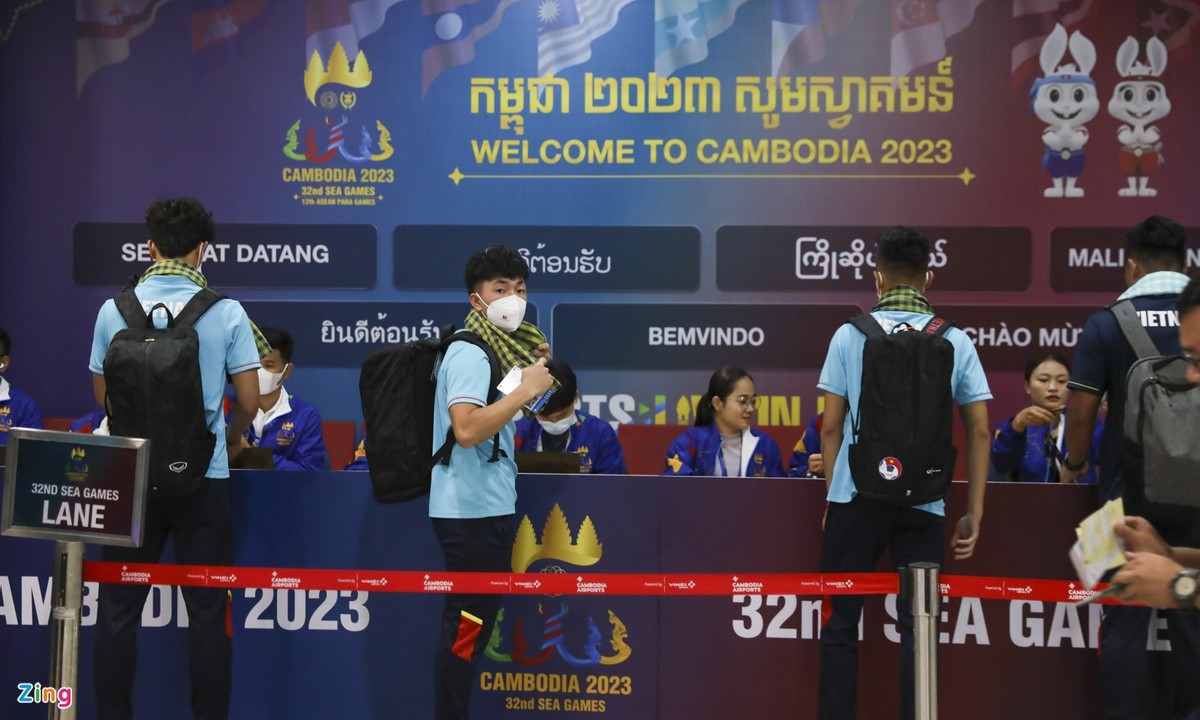 U22 Việt Nam đã đến Campuchia - Bóng Đá