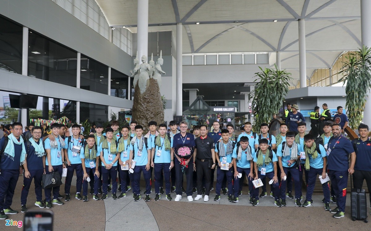 U22 Việt Nam đã đến Campuchia - Bóng Đá