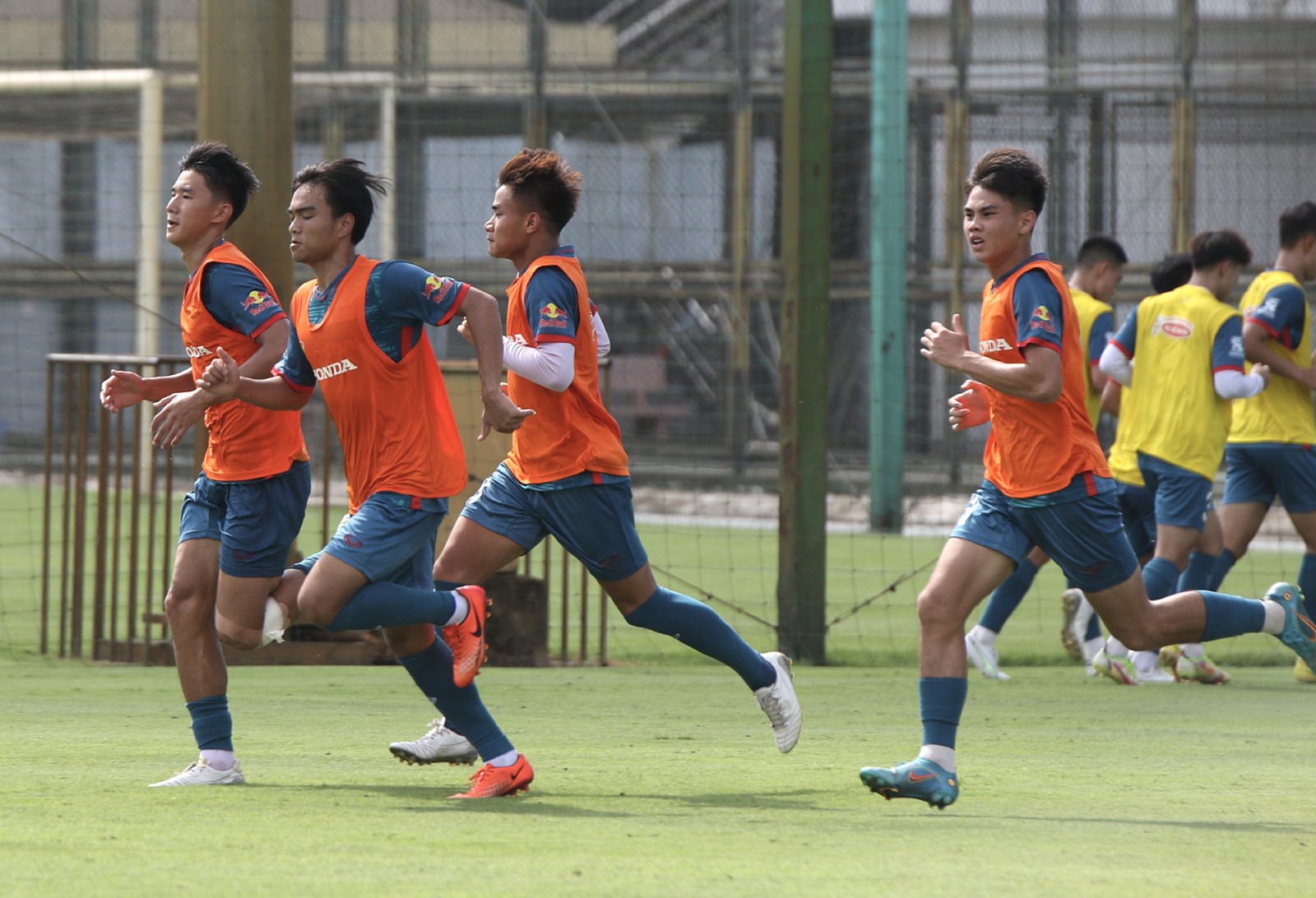 Sao trẻ U23 Việt Nam tiết lộ lý do đội bị 'ăn mắng' trên sân tập - Bóng Đá
